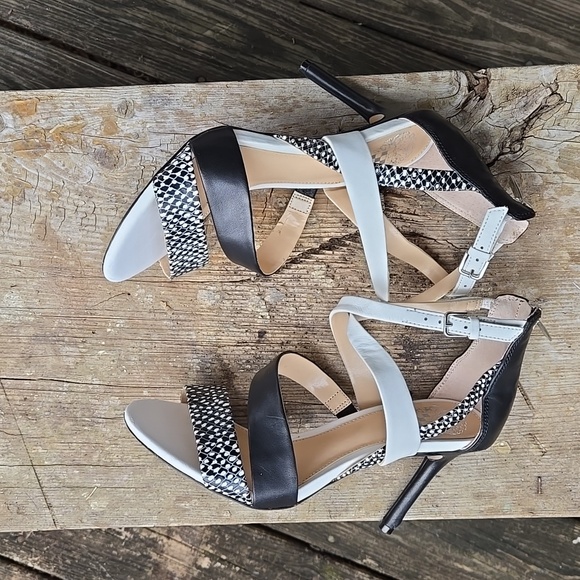 Vince Camuto. Black and White Strappy Heels. Size 6M. Excellent Condition. - Picture 12 of 16
